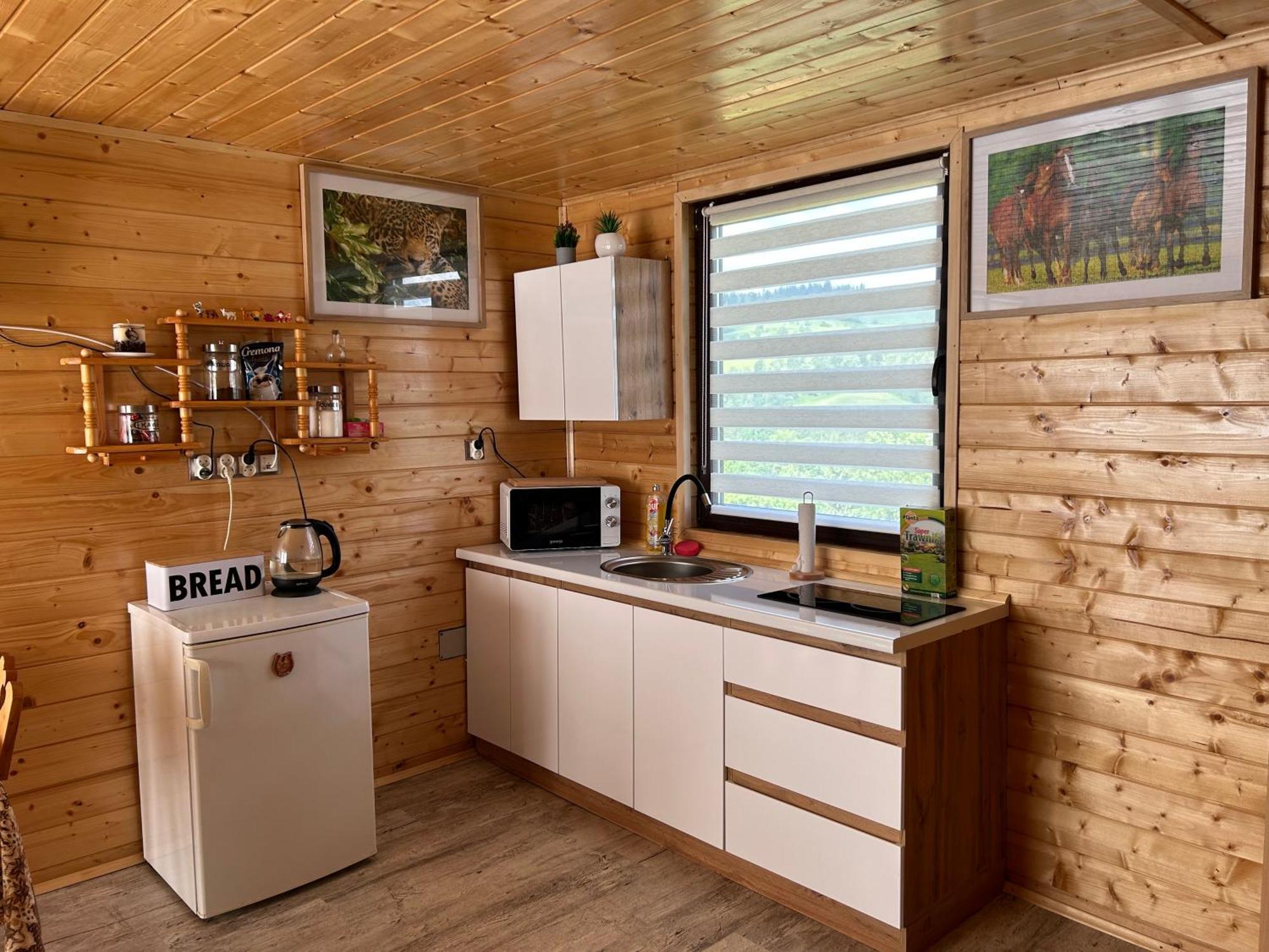 Domek Caloroczny Poręba Wielka Exteriör bild