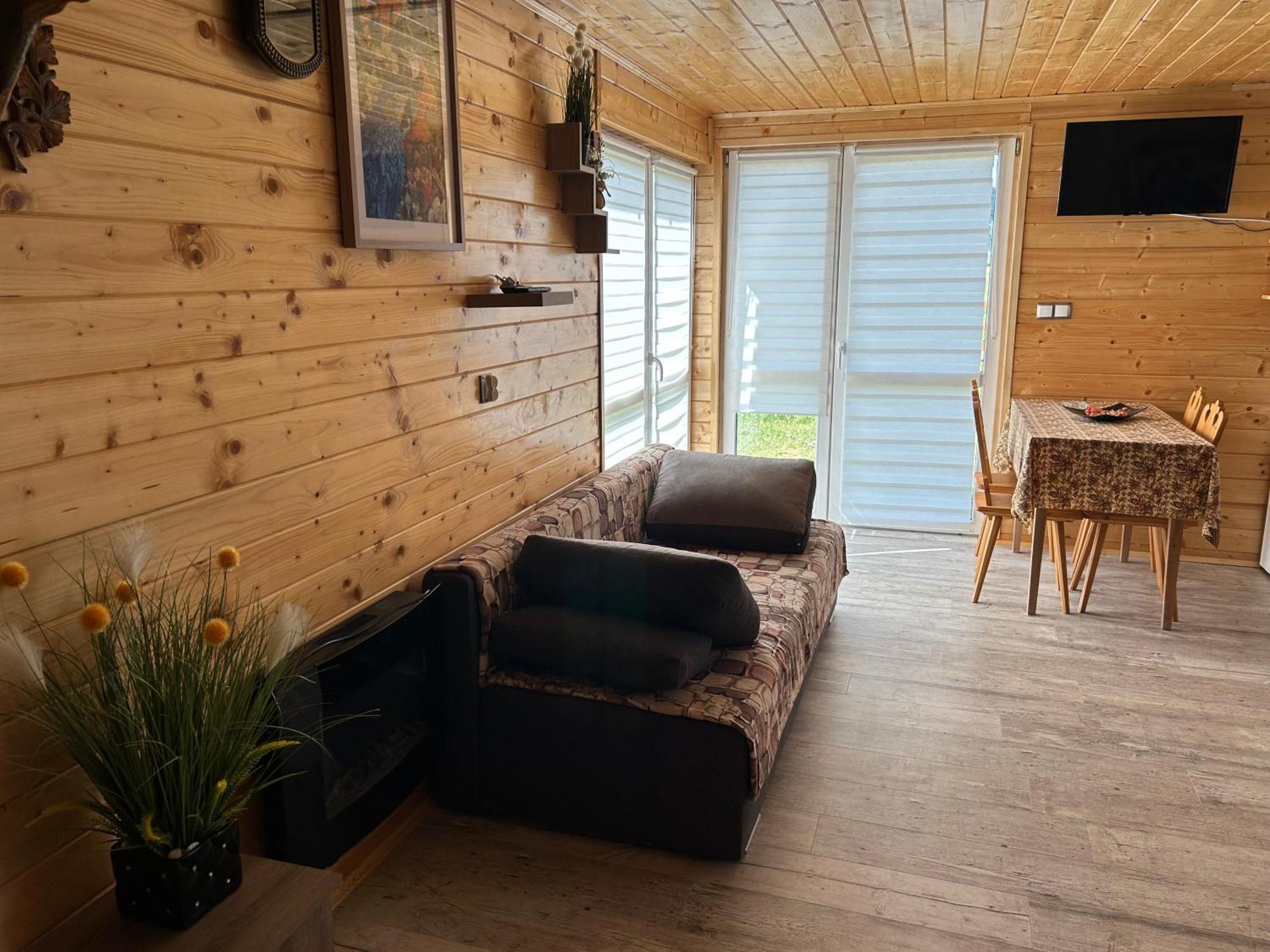 Domek Caloroczny Poręba Wielka Exteriör bild